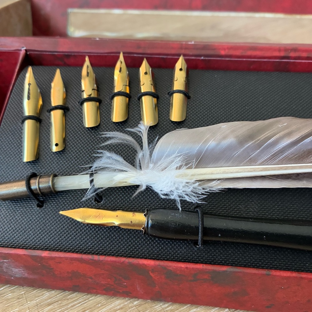 Authentic Models Quill Pen Calligraphy Set Ink Nibs Box Feather Red - Picture 3 of 15